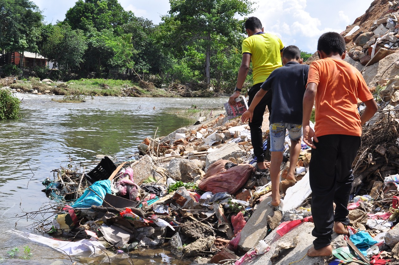 La basura se come al río Guatapurí JOAQUÍN RAMÍREZ 