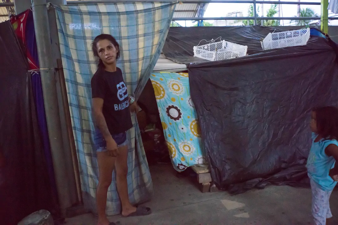 Joselyn Ramírez en el refugio que construyó en La Bombonera. Foto: José Ávila Argumedo.