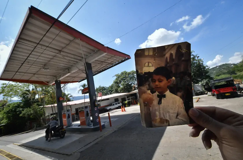 En la estación de gasolina, que se encuentra sobre la vía que comunica a Viotá con Mesitas del Colegio, fue donde los paramilitares obligaron a Jorge Leyva a subirse a un vehículo. Fotografía: José Vargas.
