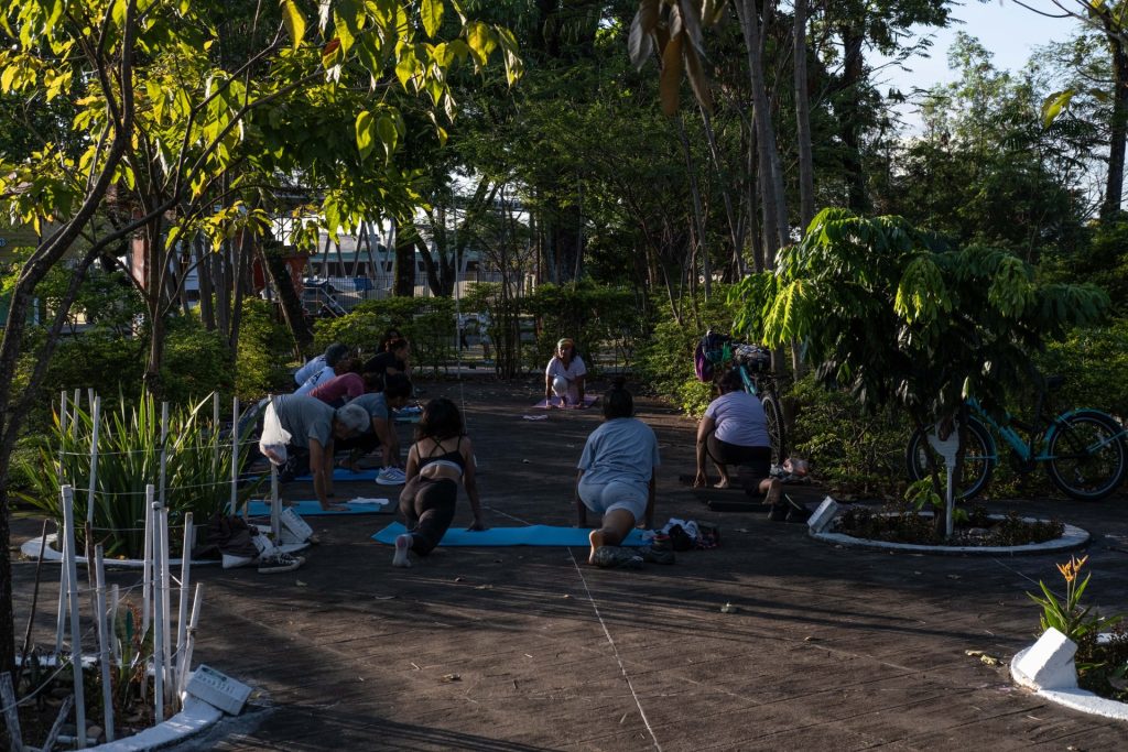 Jueves de yoga. Foto: Mario Toro.