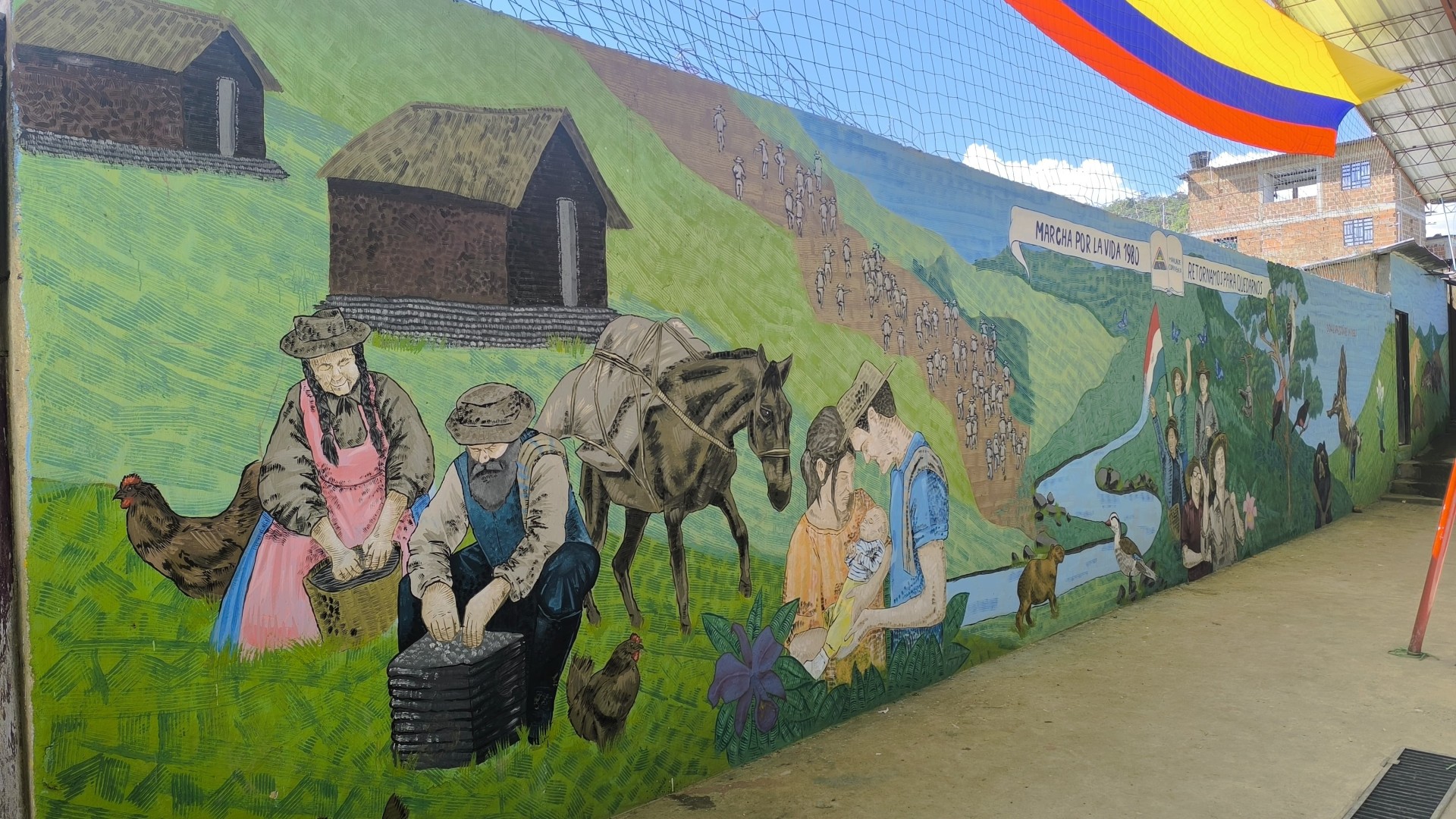 Recientemente la comunidad de la Inspección de Guayabal realizó la intervención del mural donde se hace memoria a la marcha por la vida de 1980 y a la cultura campesina.